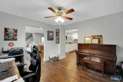 11 Dartmouth Way Oakland NJ 07436