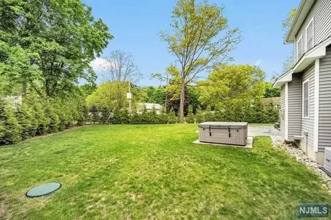 11 Dartmouth Way Oakland NJ 07436