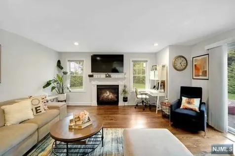 11 Dartmouth Way Oakland NJ 07436