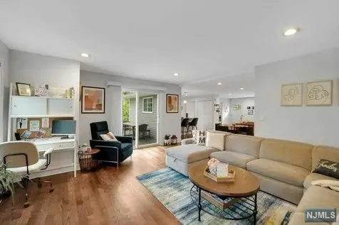 11 Dartmouth Way Oakland NJ 07436