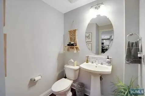 11 Dartmouth Way Oakland NJ 07436