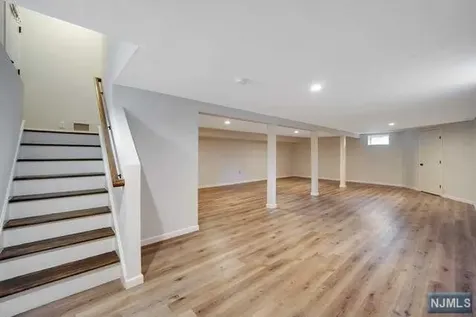 11 Dartmouth Way Oakland NJ 07436