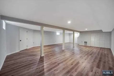 11 Dartmouth Way Oakland NJ 07436