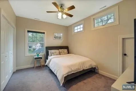 11 Dartmouth Way Oakland NJ 07436