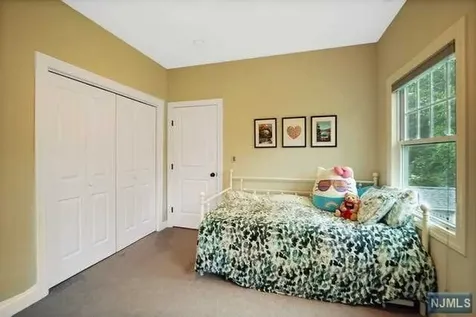 11 Dartmouth Way Oakland NJ 07436
