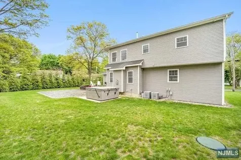 11 Dartmouth Way Oakland NJ 07436