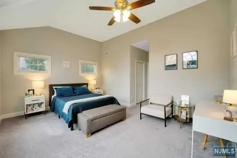 11 Dartmouth Way Oakland NJ 07436