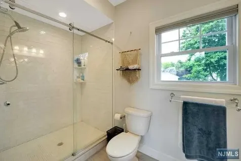 11 Dartmouth Way Oakland NJ 07436