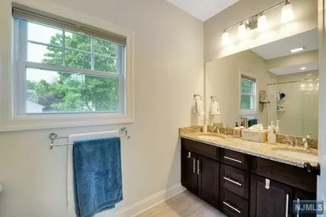 11 Dartmouth Way Oakland NJ 07436