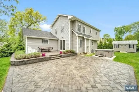 11 Dartmouth Way Oakland NJ 07436