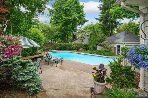 420 Colonial Road Ridgewood NJ 07450
