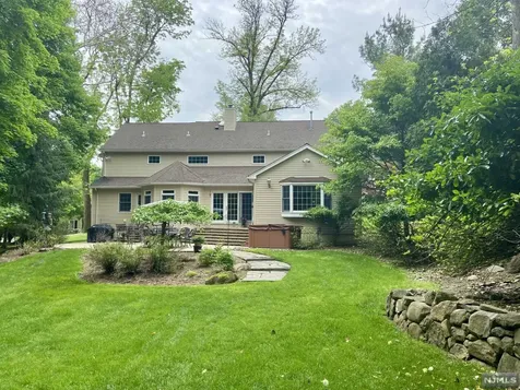 125 Hollywood Avenue Ho-ho-kus NJ 07423