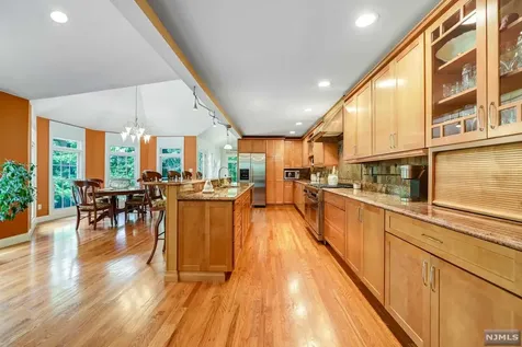 125 Hollywood Avenue Ho-ho-kus NJ 07423