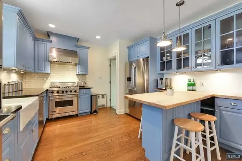 328 Pearsall Avenue Ridgewood NJ 07450