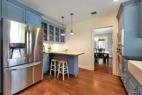 328 Pearsall Avenue Ridgewood NJ 07450
