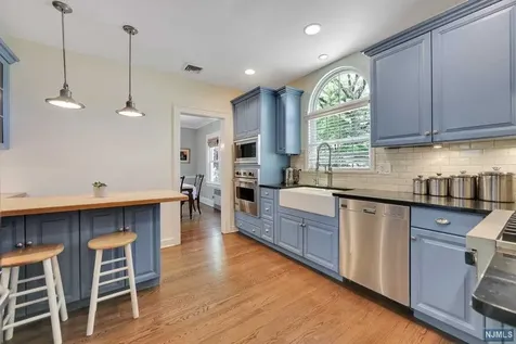 328 Pearsall Avenue Ridgewood NJ 07450