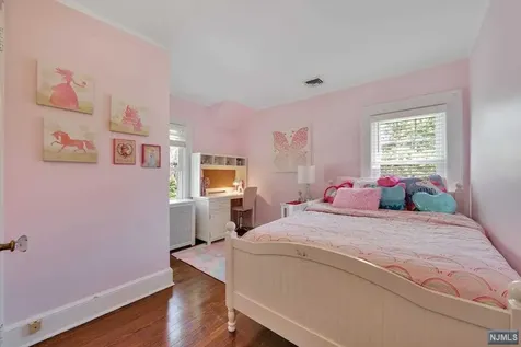 328 Pearsall Avenue Ridgewood NJ 07450