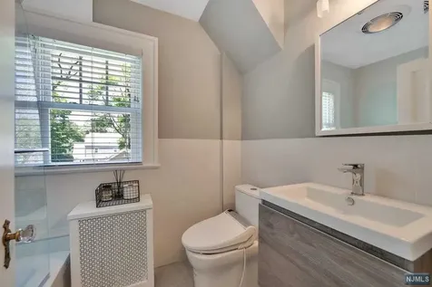 328 Pearsall Avenue Ridgewood NJ 07450