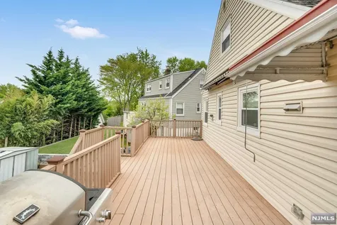 30 Blum Lane Nutley NJ 07110