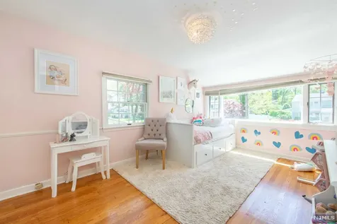 29 Stuart Street Waldwick NJ 07463