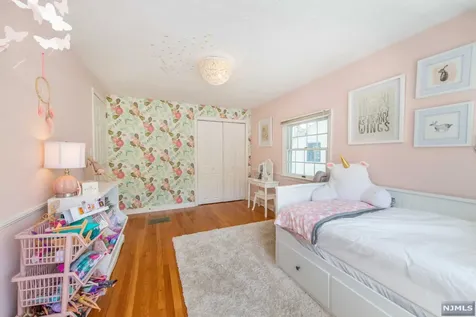 29 Stuart Street Waldwick NJ 07463