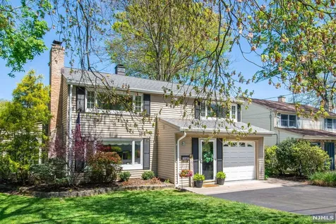 29 Stuart Street Waldwick NJ 07463