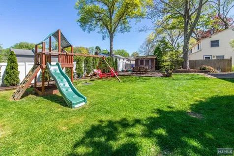 29 Stuart Street Waldwick NJ 07463