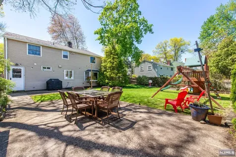 29 Stuart Street Waldwick NJ 07463