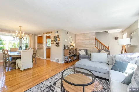 29 Stuart Street Waldwick NJ 07463