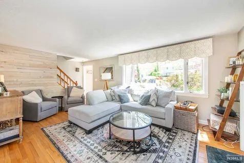 29 Stuart Street Waldwick NJ 07463