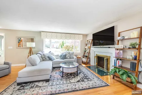 29 Stuart Street Waldwick NJ 07463