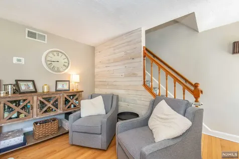 29 Stuart Street Waldwick NJ 07463