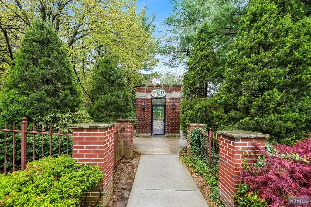 100 E Palisade Avenue Englewood NJ 07631