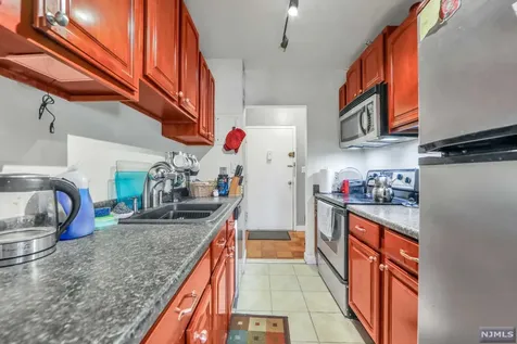 44 S Main Street Lodi NJ 07644