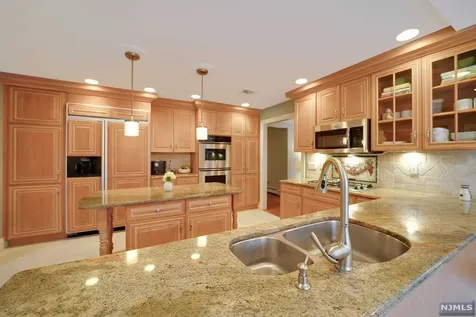 69 Maryland Road Paramus NJ 07652