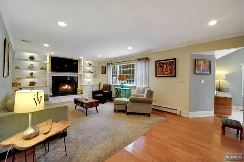 69 Maryland Road Paramus NJ 07652