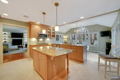 69 Maryland Road Paramus NJ 07652