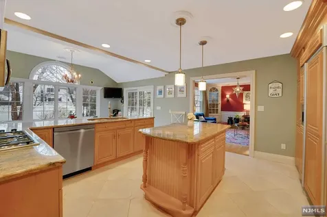69 Maryland Road Paramus NJ 07652