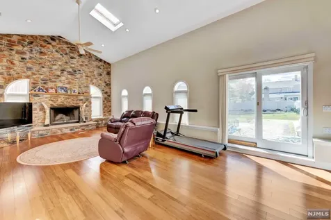 541 Clinton Road Paramus NJ 07652