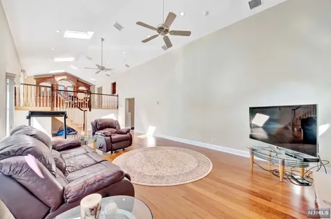 541 Clinton Road Paramus NJ 07652