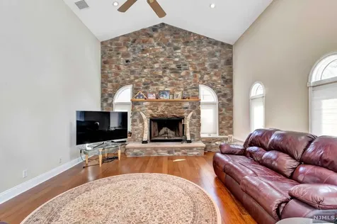 541 Clinton Road Paramus NJ 07652