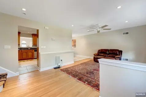 541 Clinton Road Paramus NJ 07652