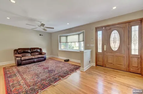 541 Clinton Road Paramus NJ 07652