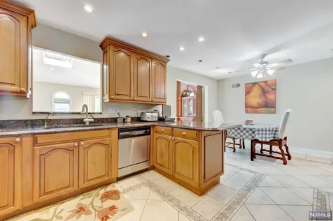 541 Clinton Road Paramus NJ 07652