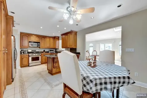 541 Clinton Road Paramus NJ 07652