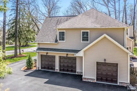 17 Hemlock Hill Road Upper Saddle River NJ 07458