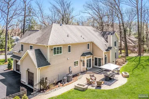 17 Hemlock Hill Road Upper Saddle River NJ 07458
