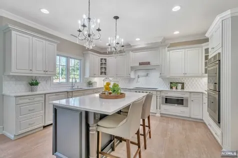 17 Hemlock Hill Road Upper Saddle River NJ 07458