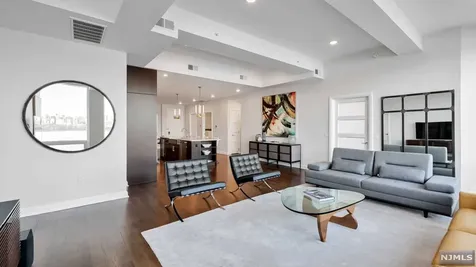 9 Somerset Lane Edgewater NJ 07020