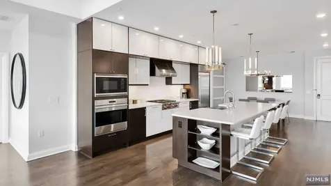 9 Somerset Lane Edgewater NJ 07020